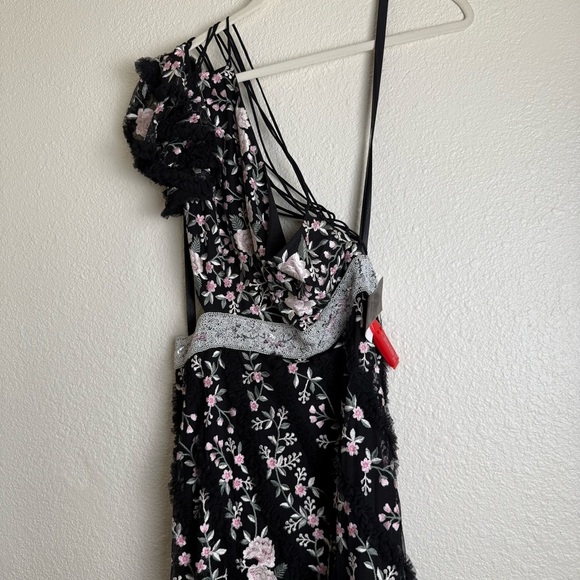 Mac DUGGAL Floral Embroidered One-Shoulder Gown - Picture 7 of 14